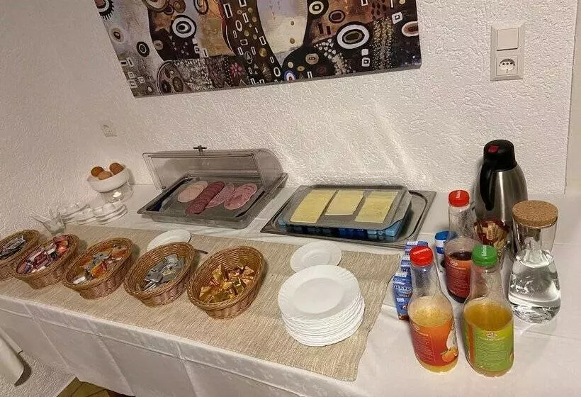 Aamiaismajoitus (B&B) Gästehaus Häuser