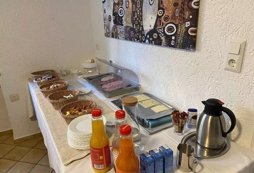 Aamiaismajoitus (B&B) Gästehaus Häuser