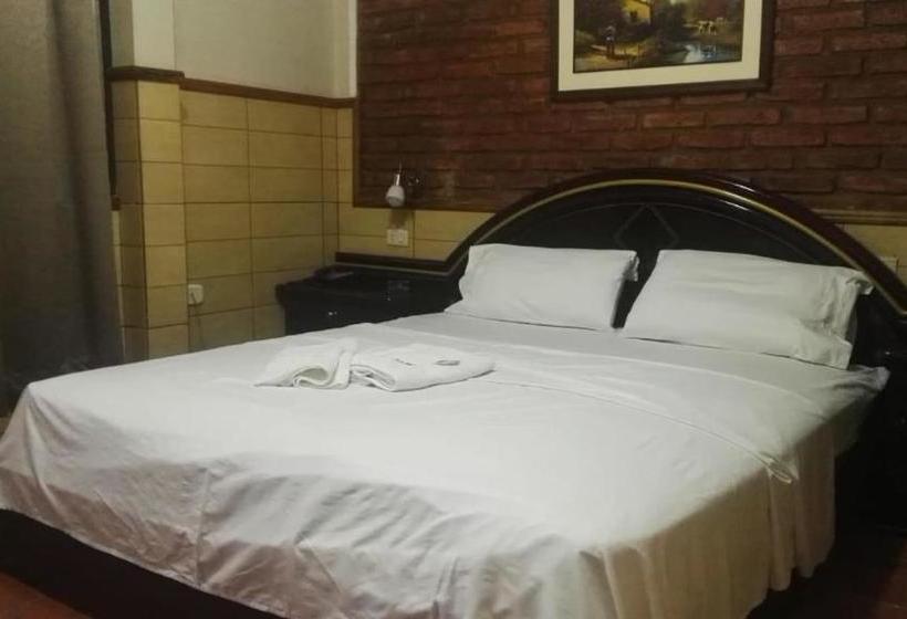 هتل Residencial Pinocho