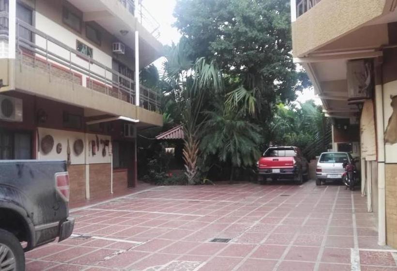 هتل Residencial Pinocho