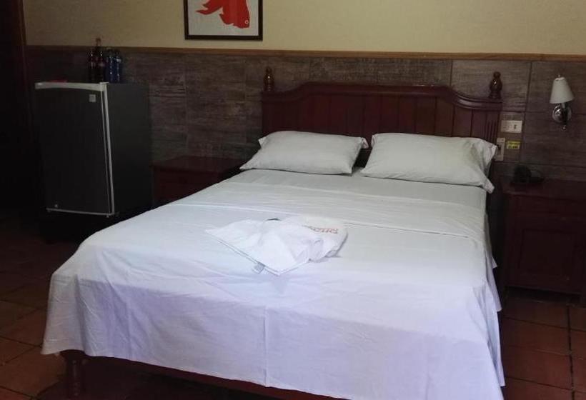 هتل Residencial Pinocho