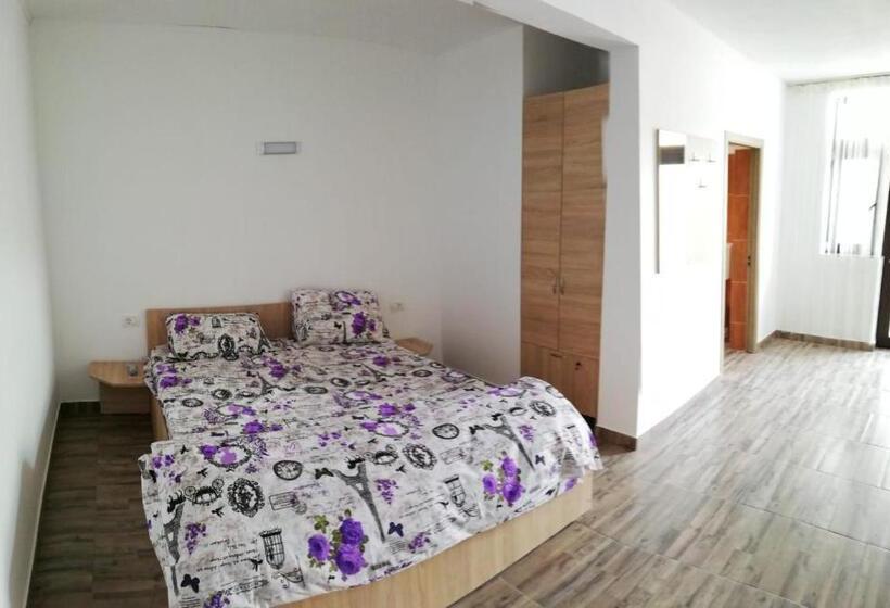 پانسیون Laubert