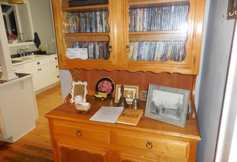 호스텔 Newhouse Family Inn