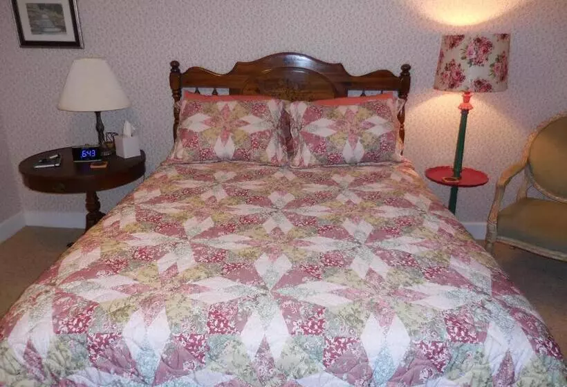 ユースホステル Newhouse Family Inn
