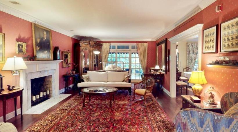 住宿加早餐  Oakmont Inn