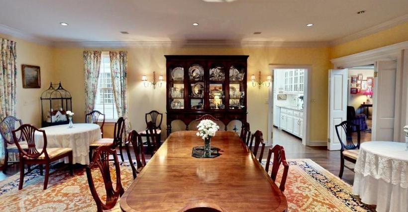 住宿加早餐  Oakmont Inn