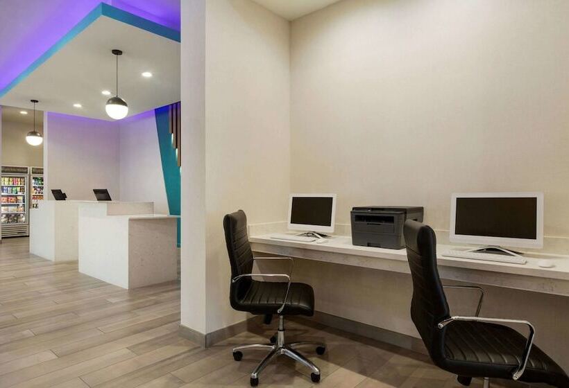 בית מלון כפרי La Quinta By Wyndham Richmond Sugarland