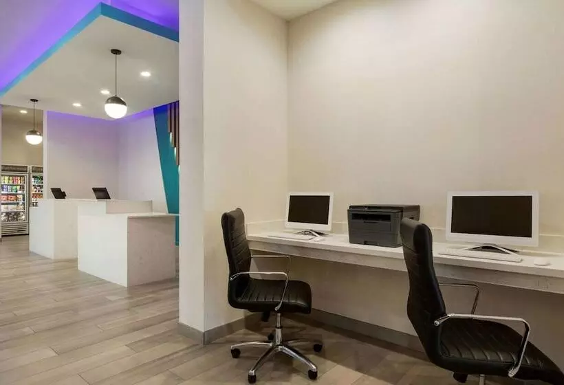 Hotelli La Quinta By Wyndham Richmond Sugarland