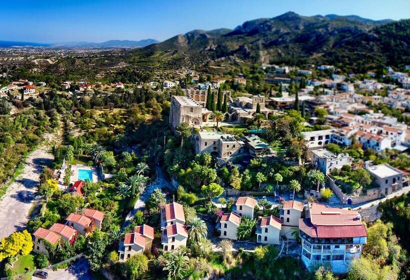 Albergue Bellapais Gardens