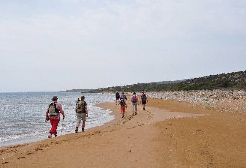 Albergue Bellapais Gardens