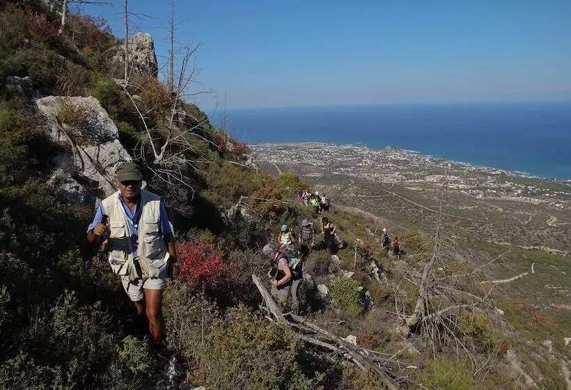 Retkeilymaja Bellapais Gardens