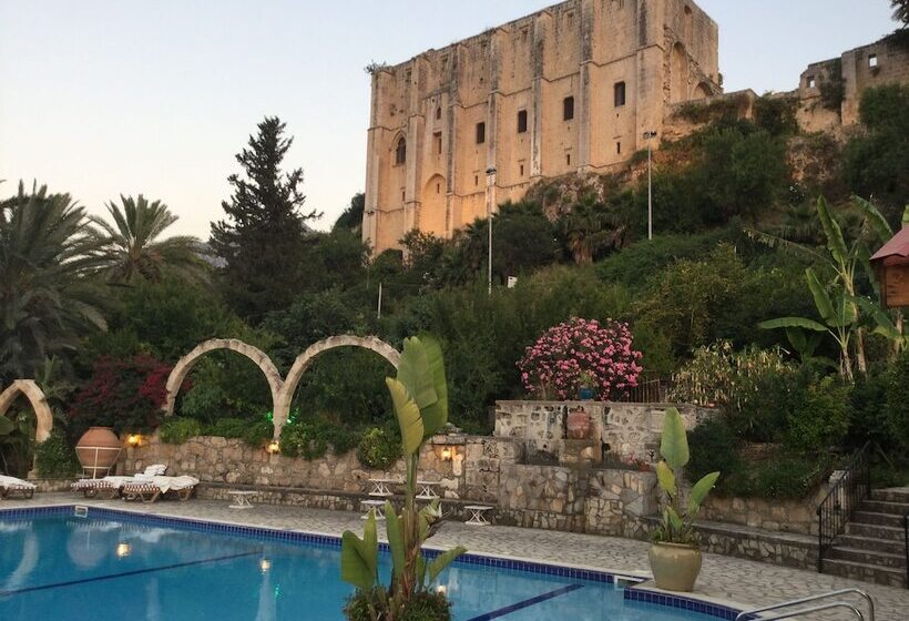 Albergue Bellapais Gardens