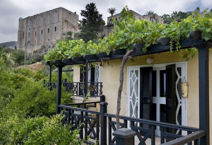 Albergue Bellapais Gardens