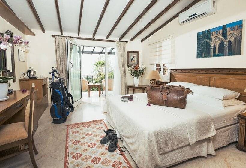 Albergue Bellapais Gardens