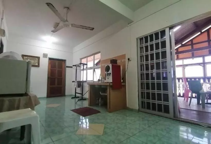 Retkeilymaja Fbs Inn Dungun