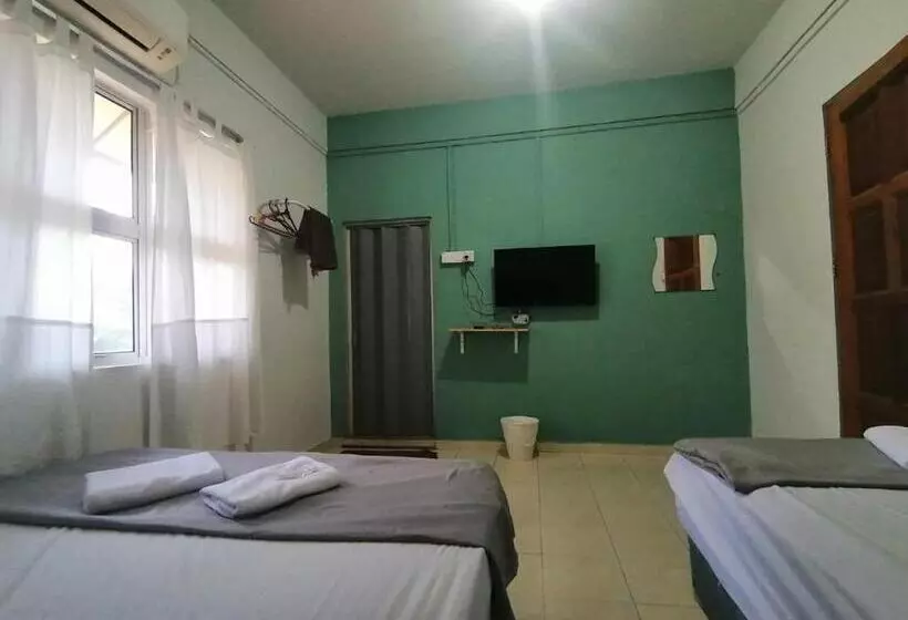 Retkeilymaja Fbs Inn Dungun