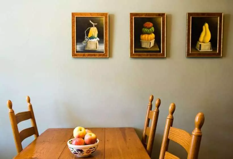 Aamiaismajoitus (B&B) Hopkins Ordinary Bed, Breakfast And Ale Works