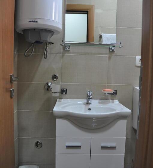 تختخواب و صبحانه Ostroške Grede