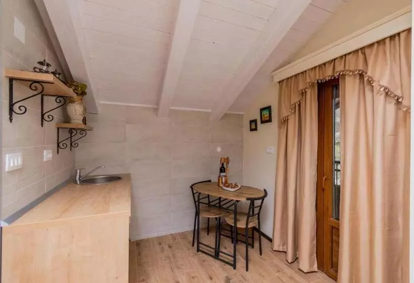 تختخواب و صبحانه Ostroške Grede