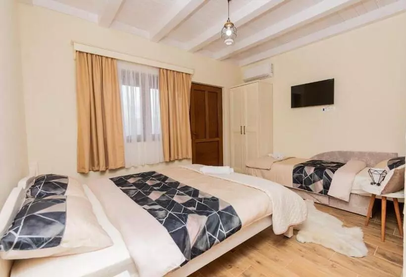 تختخواب و صبحانه Ostroške Grede