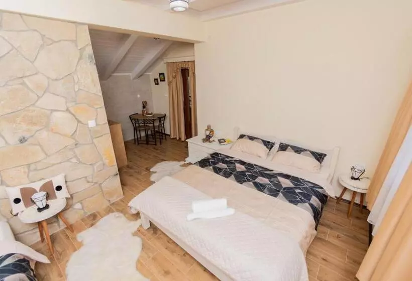 تختخواب و صبحانه Ostroške Grede