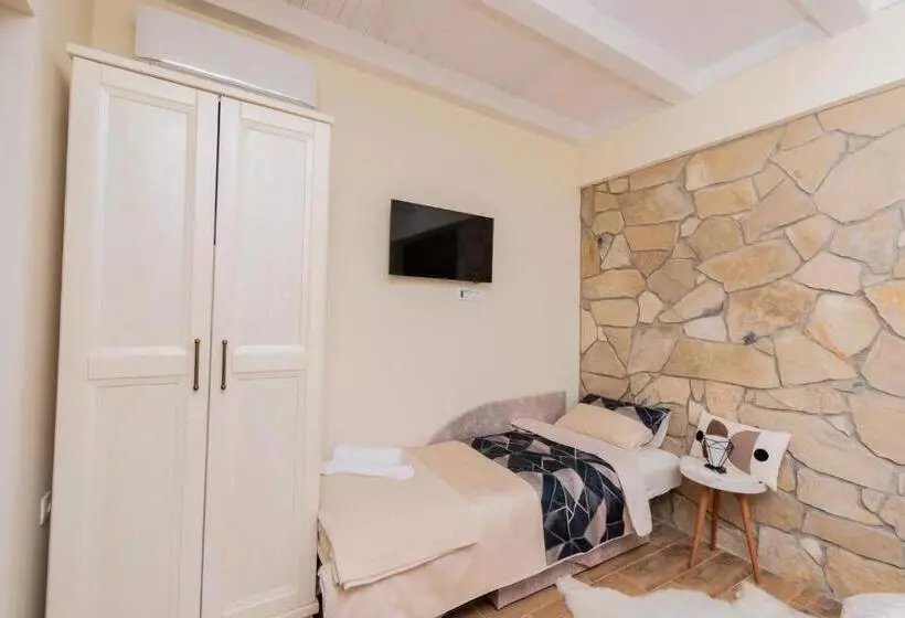 تختخواب و صبحانه Ostroške Grede