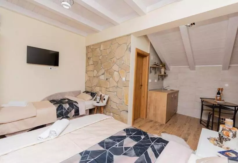 تختخواب و صبحانه Ostroške Grede