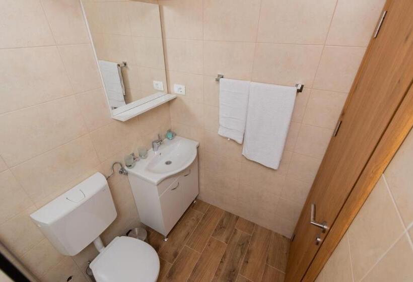 تختخواب و صبحانه Ostroške Grede