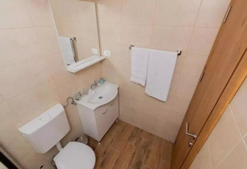 تختخواب و صبحانه Ostroške Grede