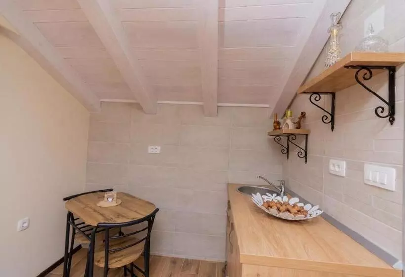 تختخواب و صبحانه Ostroške Grede