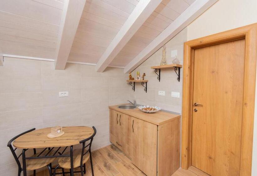 تختخواب و صبحانه Ostroške Grede