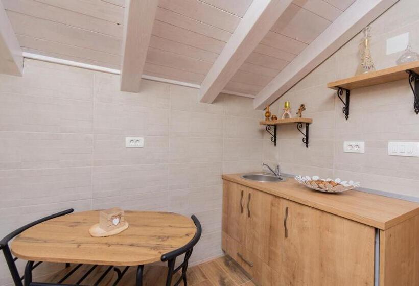 تختخواب و صبحانه Ostroške Grede