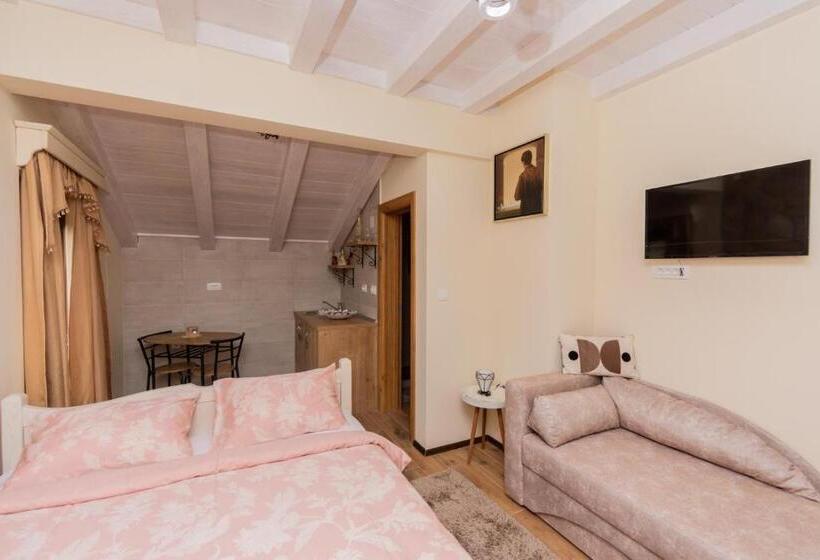 تختخواب و صبحانه Ostroške Grede