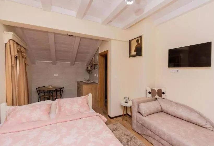 تختخواب و صبحانه Ostroške Grede