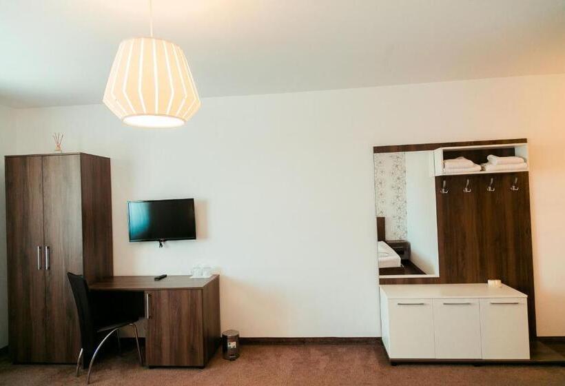 ペンション Elegant House