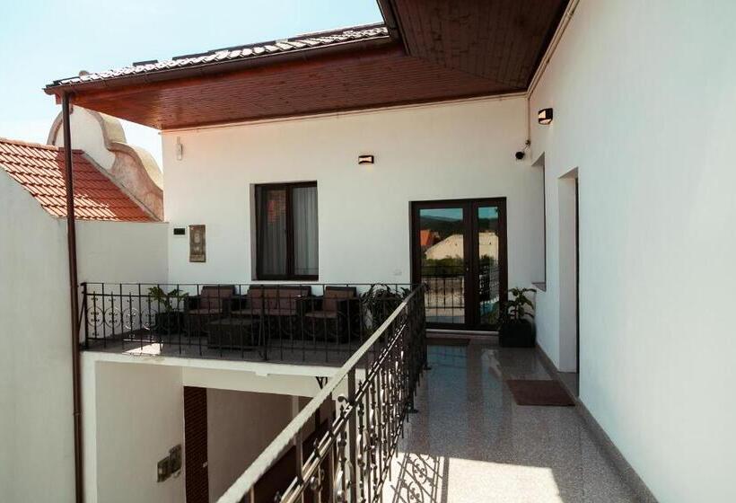 ペンション Elegant House