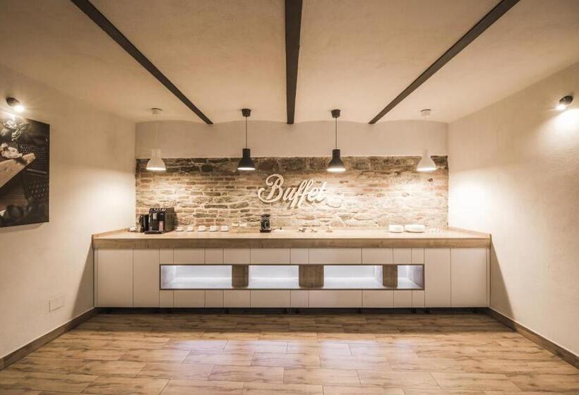 ペンション Elegant House