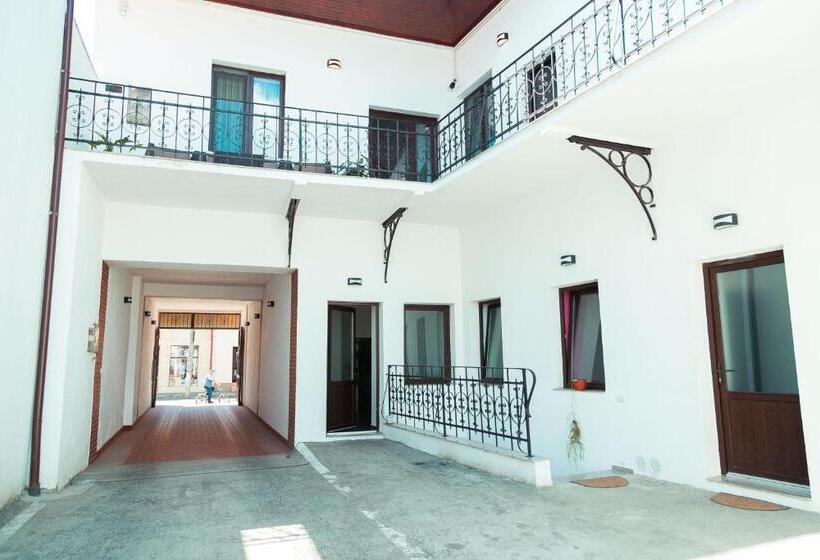 ペンション Elegant House