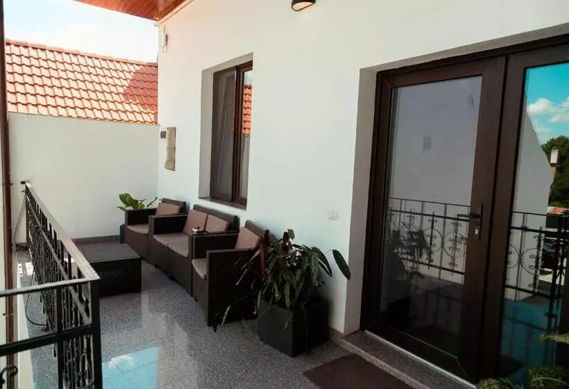 پانسیون Elegant House