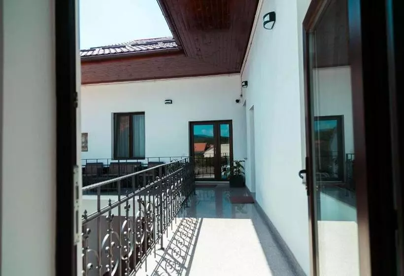 پانسیون Elegant House