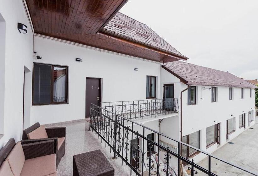 ペンション Elegant House