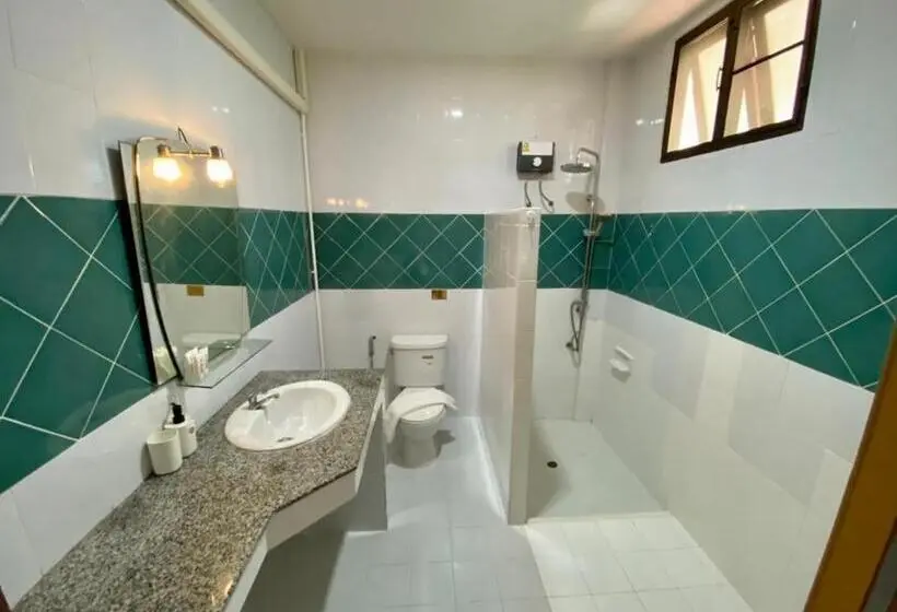 ホテル Chernin Apartment Suites