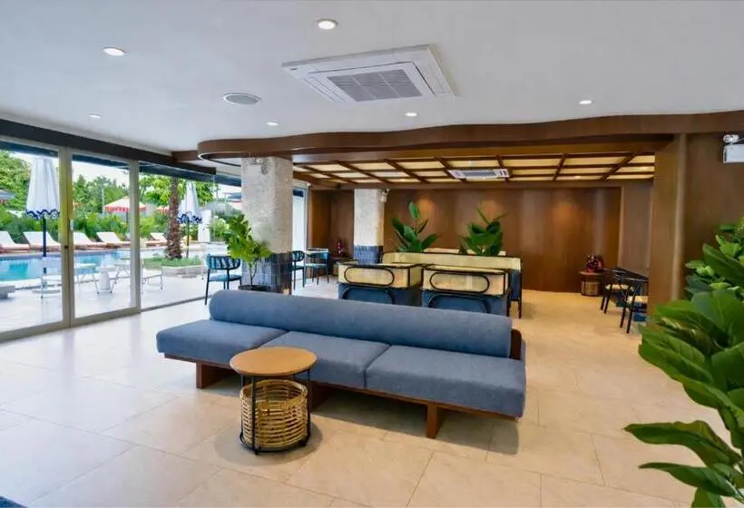 Hotelli Aqua Maya Phuket