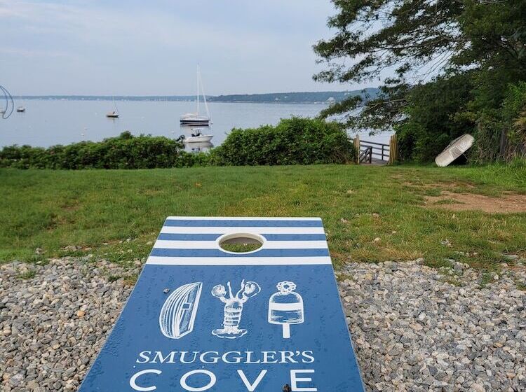 הוסטל Smuggler S Cove Inn