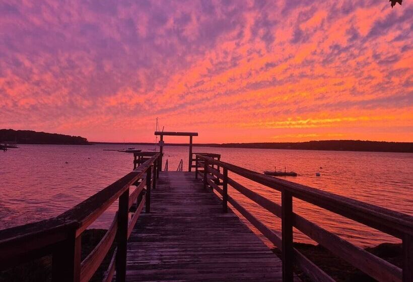 הוסטל Smuggler S Cove Inn