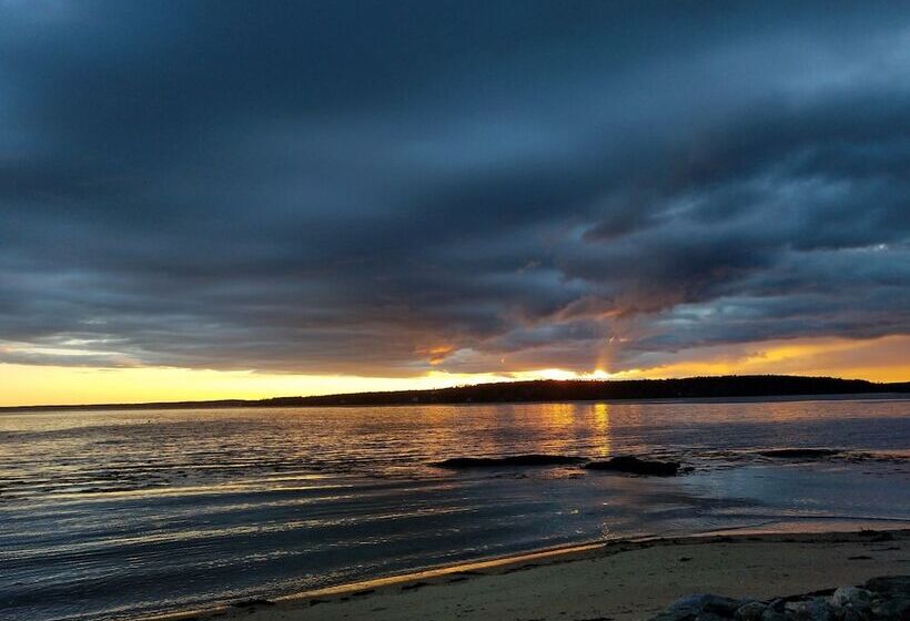 הוסטל Smuggler S Cove Inn