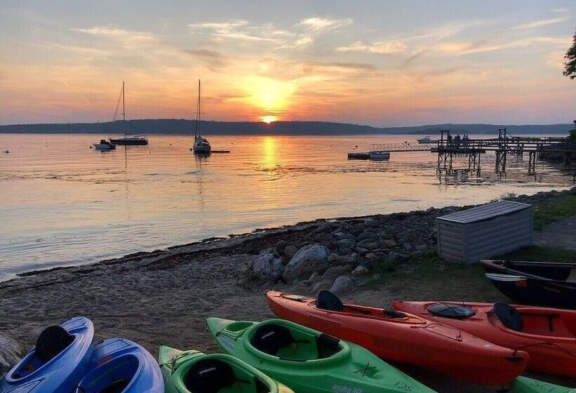 הוסטל Smuggler S Cove Inn