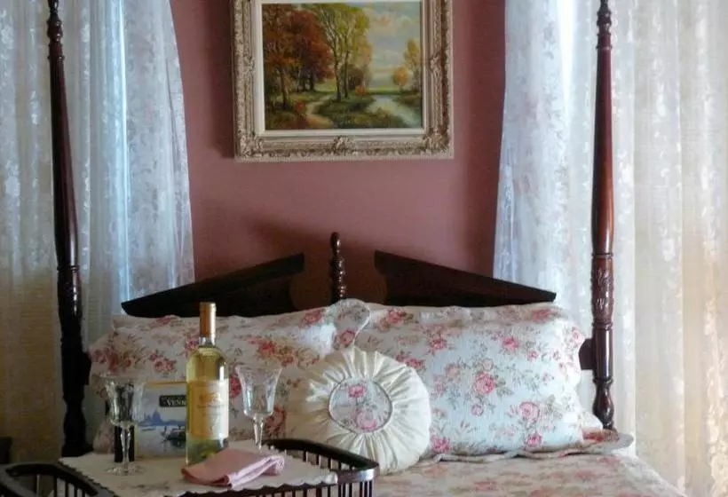 J. D. Thompson Inn Bed And Breakfast