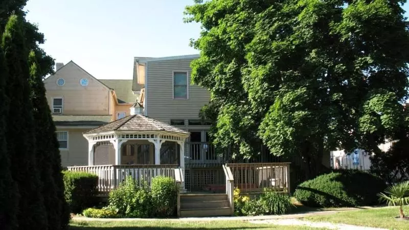 J. D. Thompson Inn Bed And Breakfast