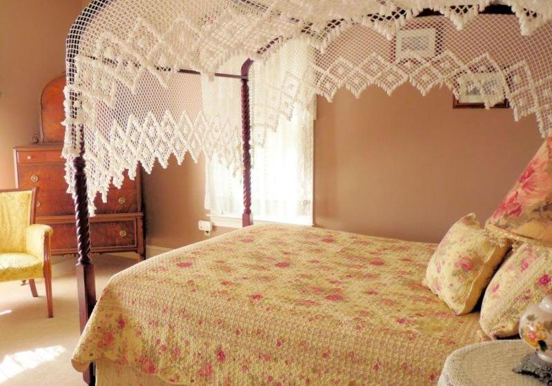 J. D. Thompson Inn Bed And Breakfast